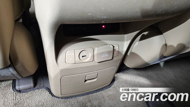 Kia Canival 2016 — photo 29