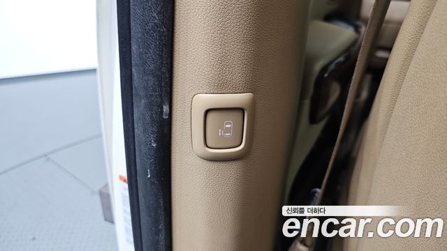 Kia Canival 2016 — photo 31