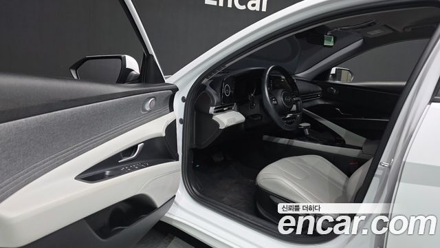 Hyundai AVANTE 2021 — photo 13