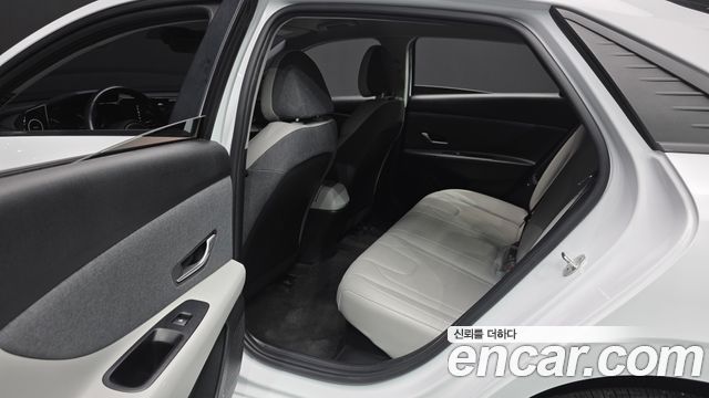 Hyundai AVANTE 2021 — photo 23