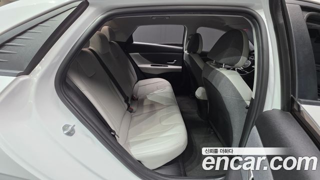 Hyundai AVANTE 2021 — photo 24