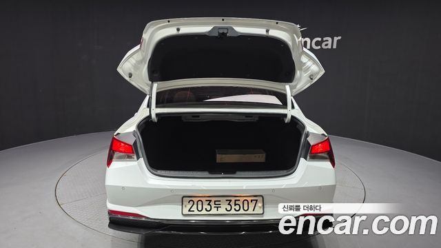 Hyundai AVANTE 2021 — photo 25
