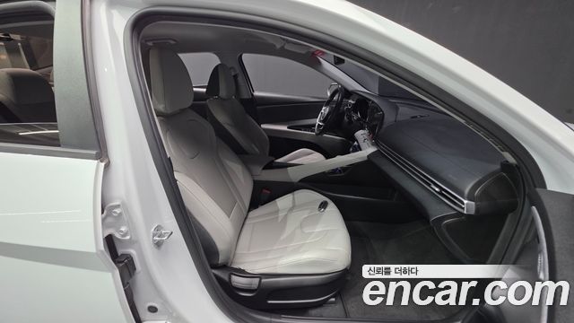 Hyundai AVANTE 2021 — photo 16