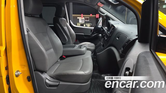 Hyundai Starex 2019 — photo 18