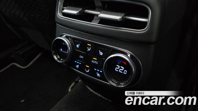 Genesis GV70 2021 — photo 24