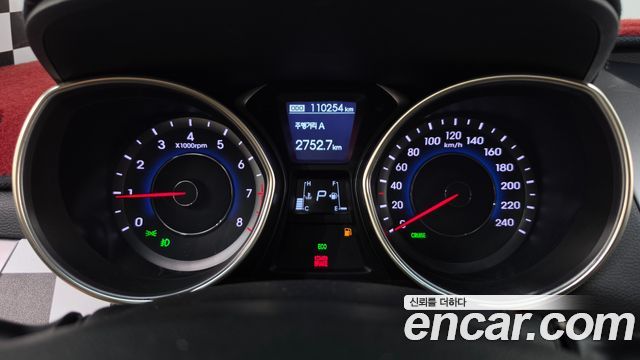 Hyundai AVANTE 2013 — photo 11
