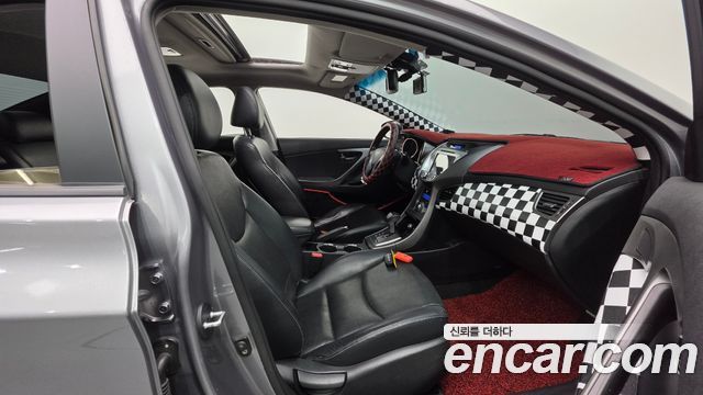 Hyundai AVANTE 2013 — photo 13