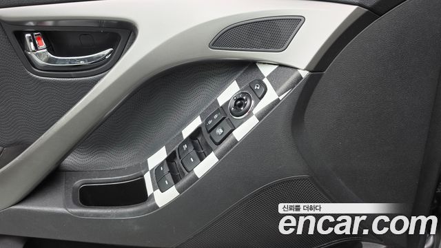 Hyundai AVANTE 2013 — photo 18