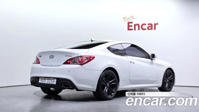 Hyundai Genesis 2011 — photo 2