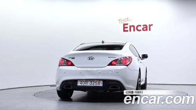 Hyundai Genesis 2011 — photo 4