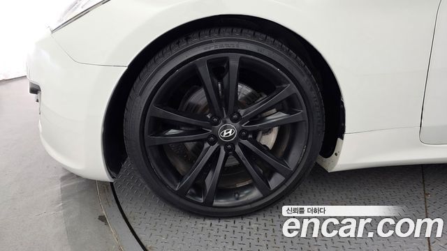 Hyundai Genesis 2011 — photo 5
