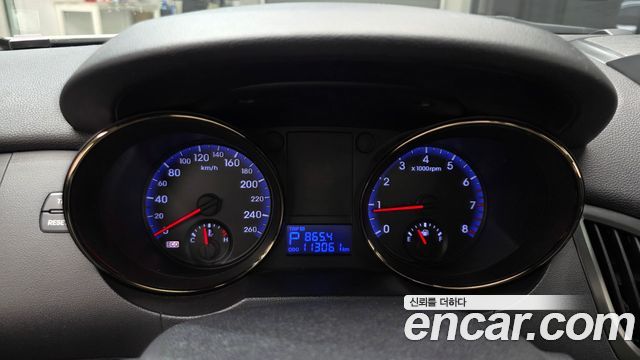 Hyundai Genesis 2011 — photo 8