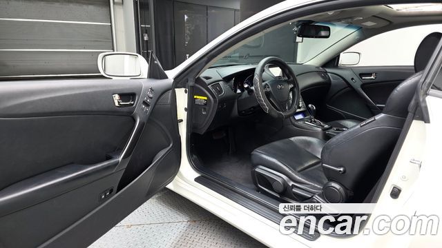 Hyundai Genesis 2011 — photo 10