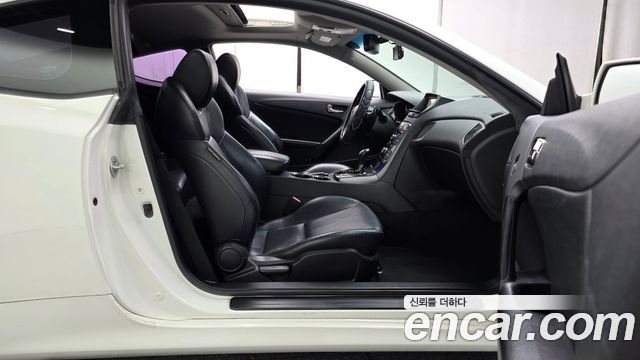 Hyundai Genesis 2011 — photo 11