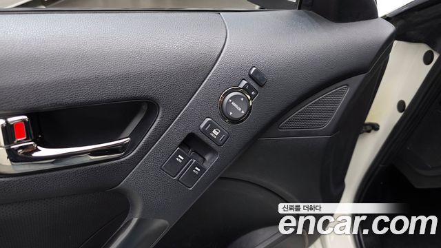 Hyundai Genesis 2011 — photo 19