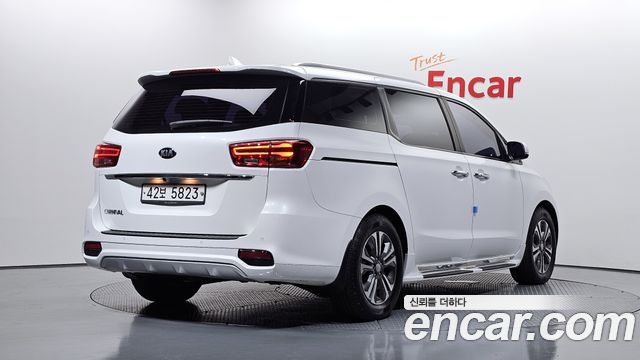 Kia Canival 2019 — photo 2