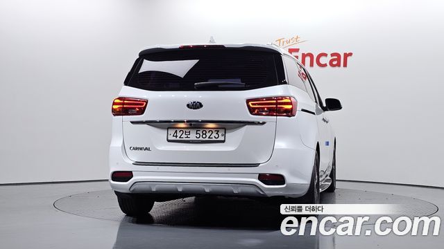 Kia Canival 2019 — photo 4