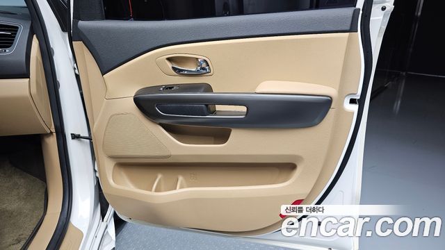 Kia Canival 2019 — photo 15