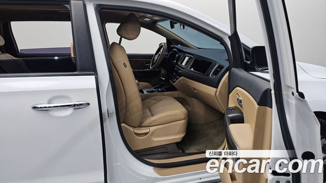 Kia Canival 2019 — photo 16