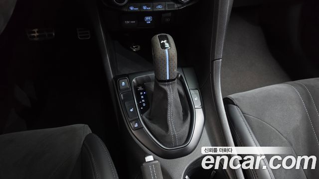 Hyundai Veloster 2021 — photo 12
