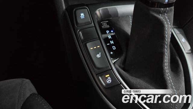 Hyundai Veloster 2021 — photo 24