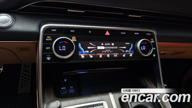 Genesis GV80 2020 — photo 23