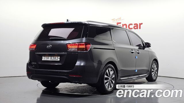 Kia Canival 2017 — photo 2
