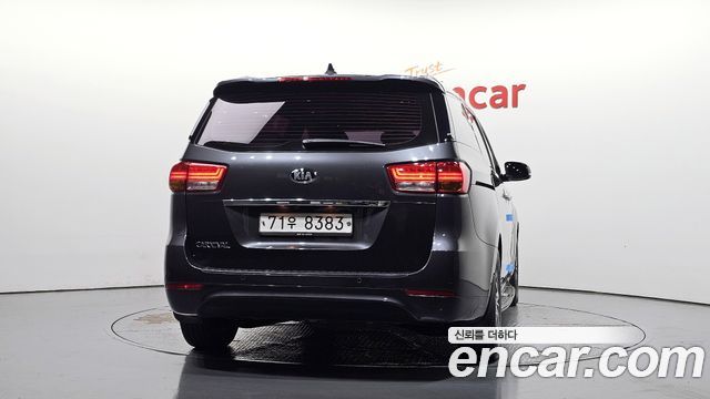 Kia Canival 2017 — photo 4