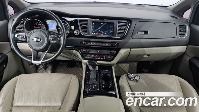 Kia Canival 2017 — photo 10