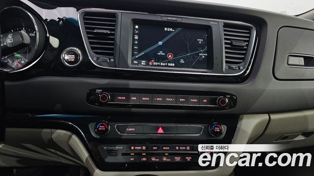 Kia Canival 2017 — photo 18