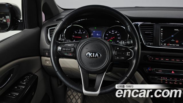 Kia Canival 2017 — photo 19