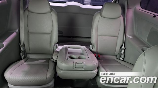 Kia Canival 2017 — photo 25