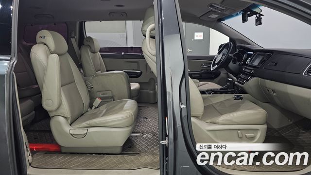 Kia Canival 2017 — photo 26