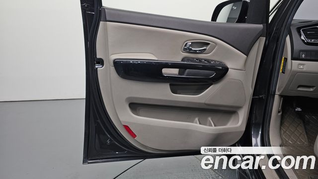 Kia Canival 2017 — photo 14