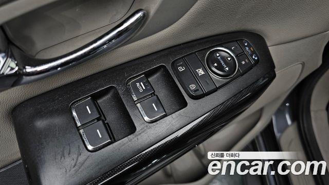 Kia Canival 2017 — photo 30