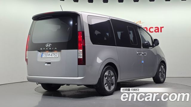 Hyundai Staria 2022 — photo 2