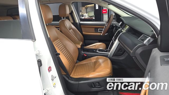 Land Rover Discovery Sport 2019 — photo 17