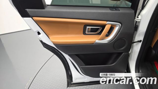 Land Rover Discovery Sport 2019 — photo 15