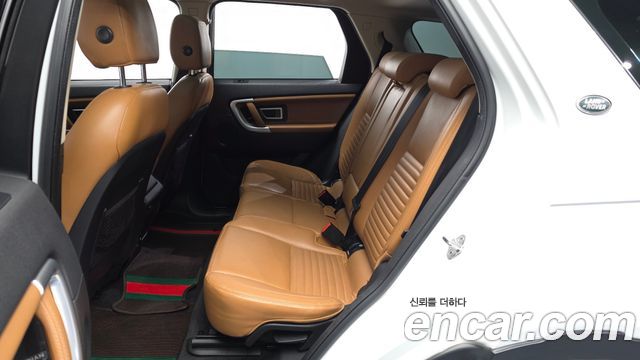Land Rover Discovery Sport 2019 — photo 16