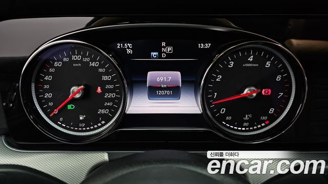 Mercedes-Benz E-Class 2019 — photo 11