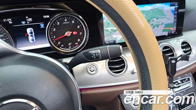 Mercedes-Benz E-Class 2019 — photo 12