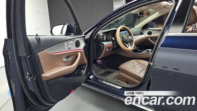 Mercedes-Benz E-Class 2019 — photo 13