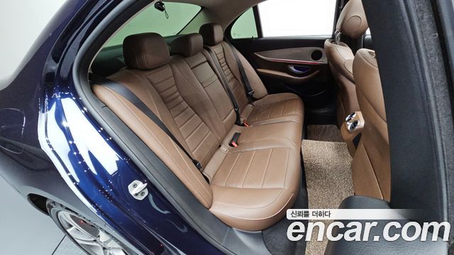 Mercedes-Benz E-Class 2019 — photo 17