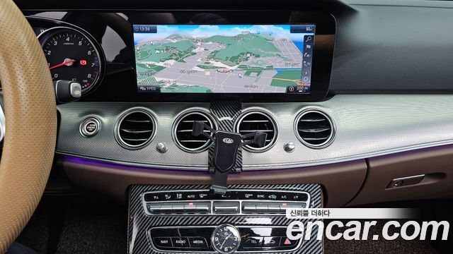 Mercedes-Benz E-Class 2019 — photo 20