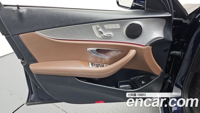 Mercedes-Benz E-Class 2019 — photo 14