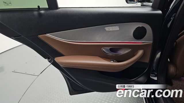 Mercedes-Benz E-Class 2019 — photo 15