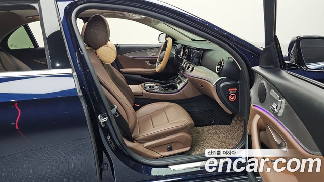 Mercedes-Benz E-Class 2019 — photo 16