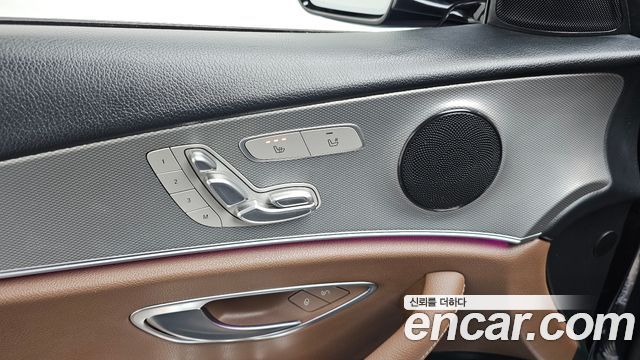 Mercedes-Benz E-Class 2019 — photo 27