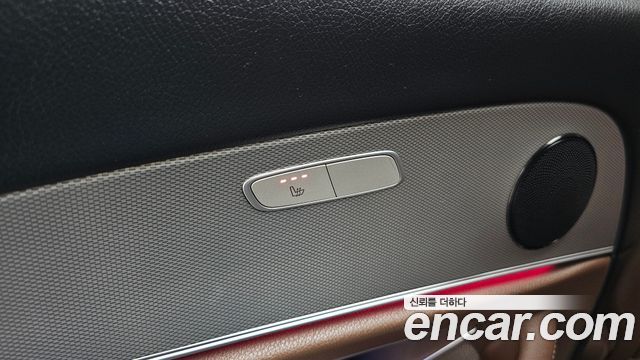 Mercedes-Benz E-Class 2019 — photo 30