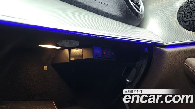 Mercedes-Benz E-Class 2019 — photo 32